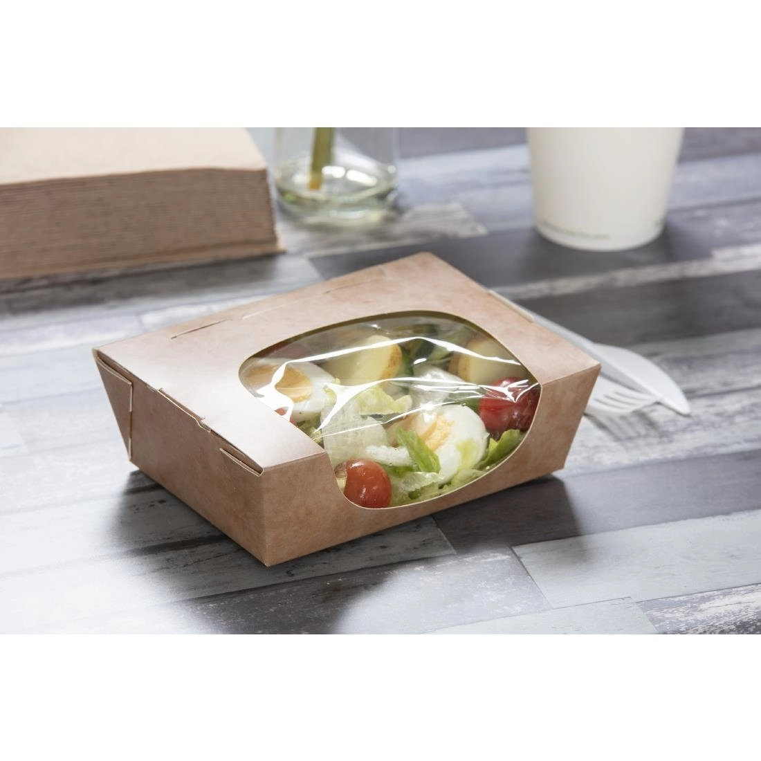 Vous pouvez acheter un Barquettes à salade kraft recyclables avec fenêtre acétate 825ml (lot de 200) chez Supplierz BV