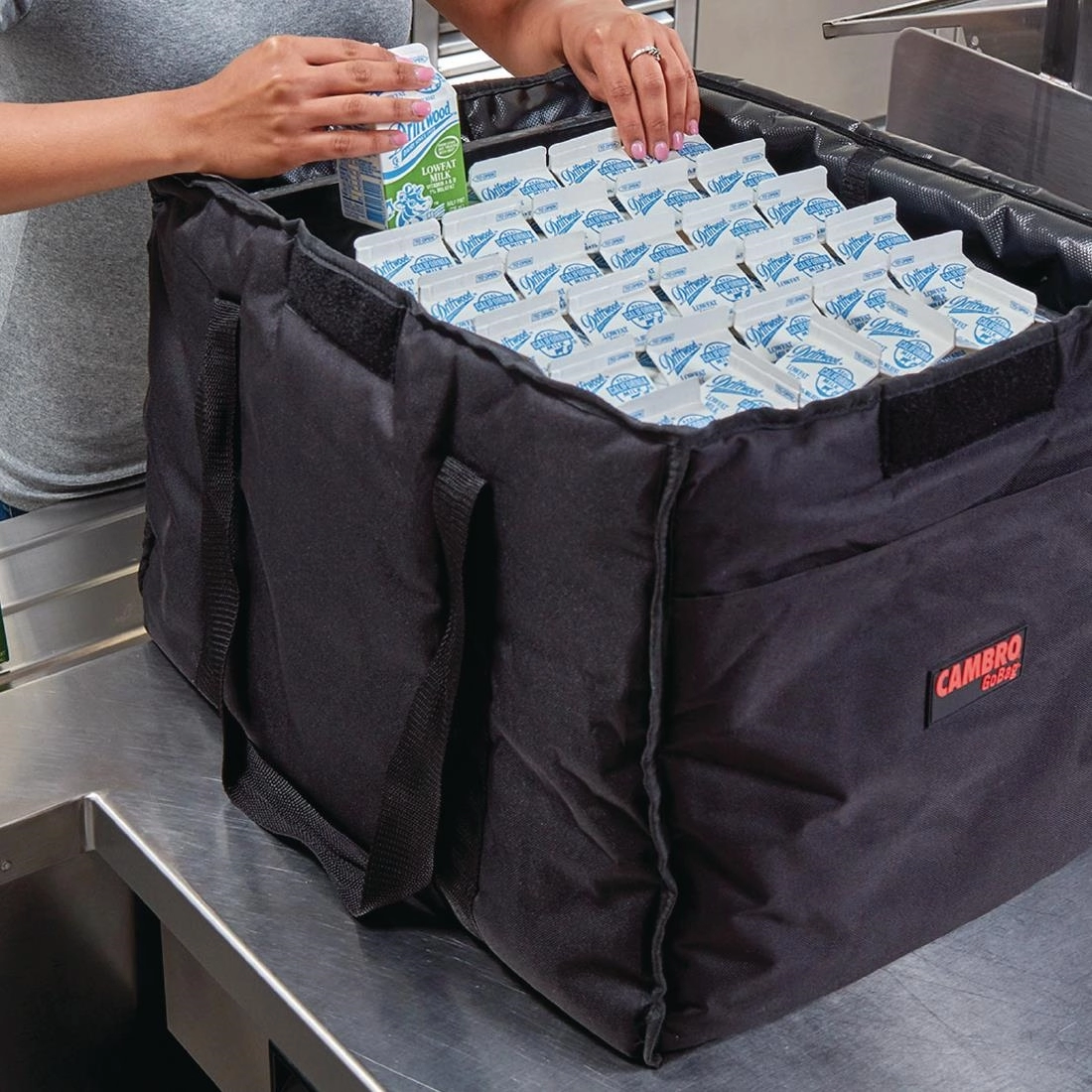 Een Cambro GoBag top-loading transporttas medium koop je bij Supplierz BV