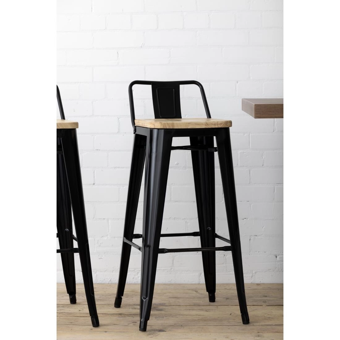 Vous pouvez acheter un Tabourets bistro hauts avec dossier et assise en bois Bolero noirs (lot de 4) chez Supplierz BV