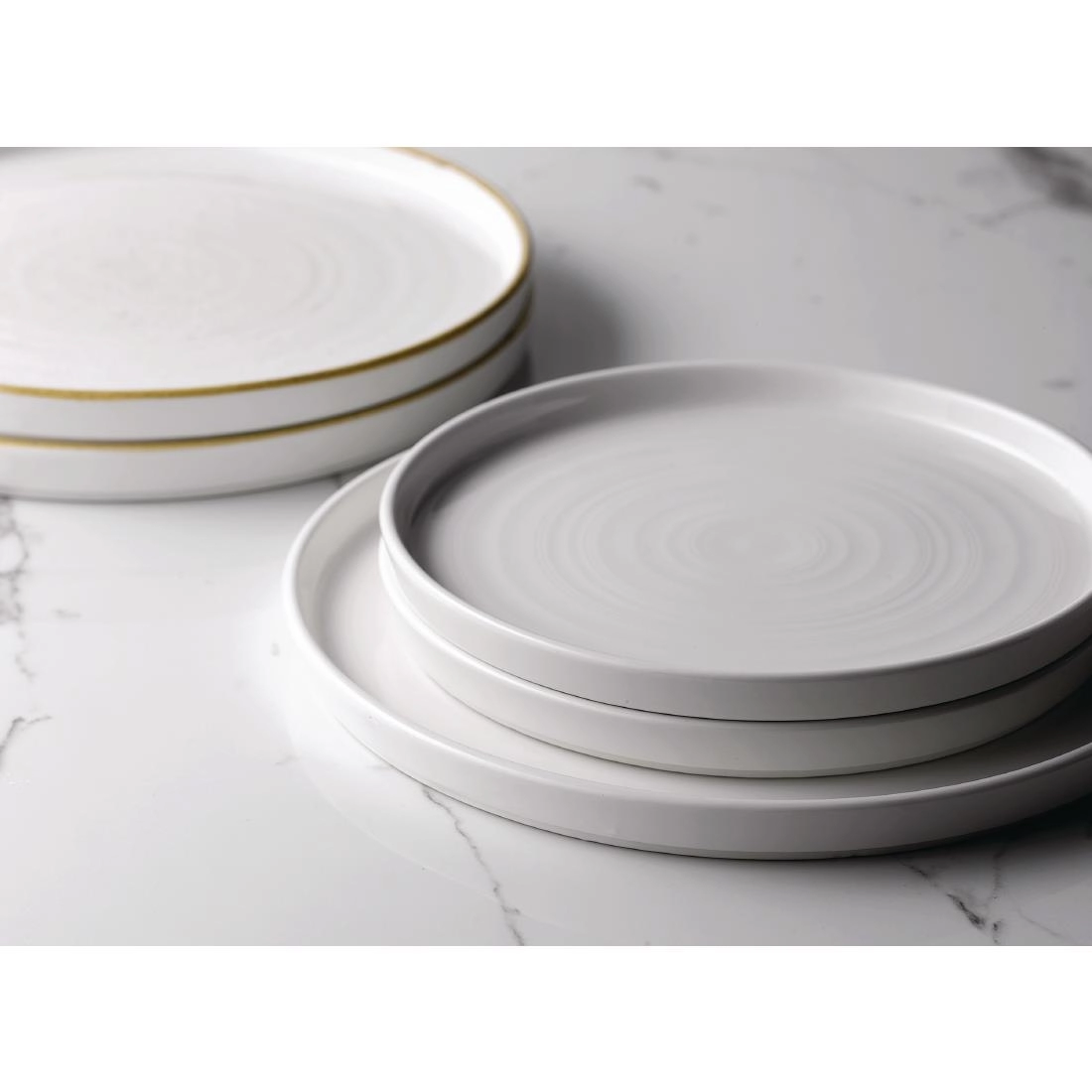 Vous pouvez acheter un Assiettes avec rebord Churchill Chefs blanches 210mm (lot de 6) chez Supplierz BV