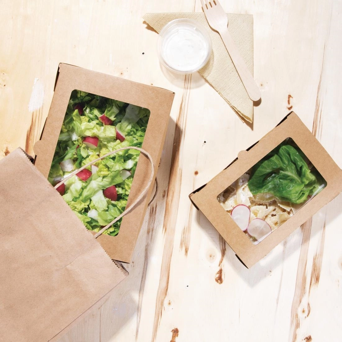 Een Fiesta Recyclable saladeboxen met PET venster 700ml (200 stuks) koop je bij Supplierz BV