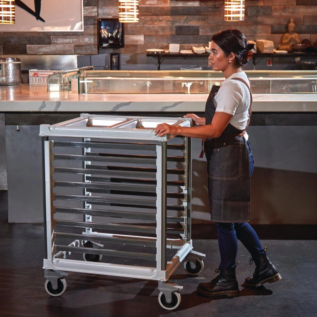 Een Cambro GN 2/1 trolley 9 etages voor 18x 1/1/ GN bakken koop je bij Supplierz BV