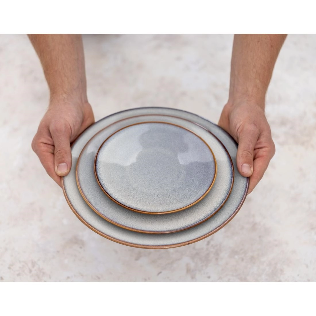 Vous pouvez acheter un Assiettes plates Olympia Drift gris uni 180 mm (lot de 6) chez Supplierz BV