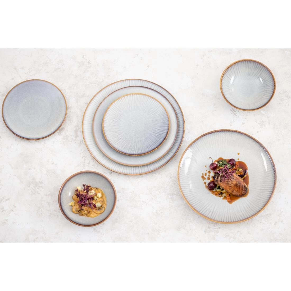 Vous pouvez acheter un Assiettes plates Olympia Drift en relief gris 180mm (lot de 6) chez Supplierz BV