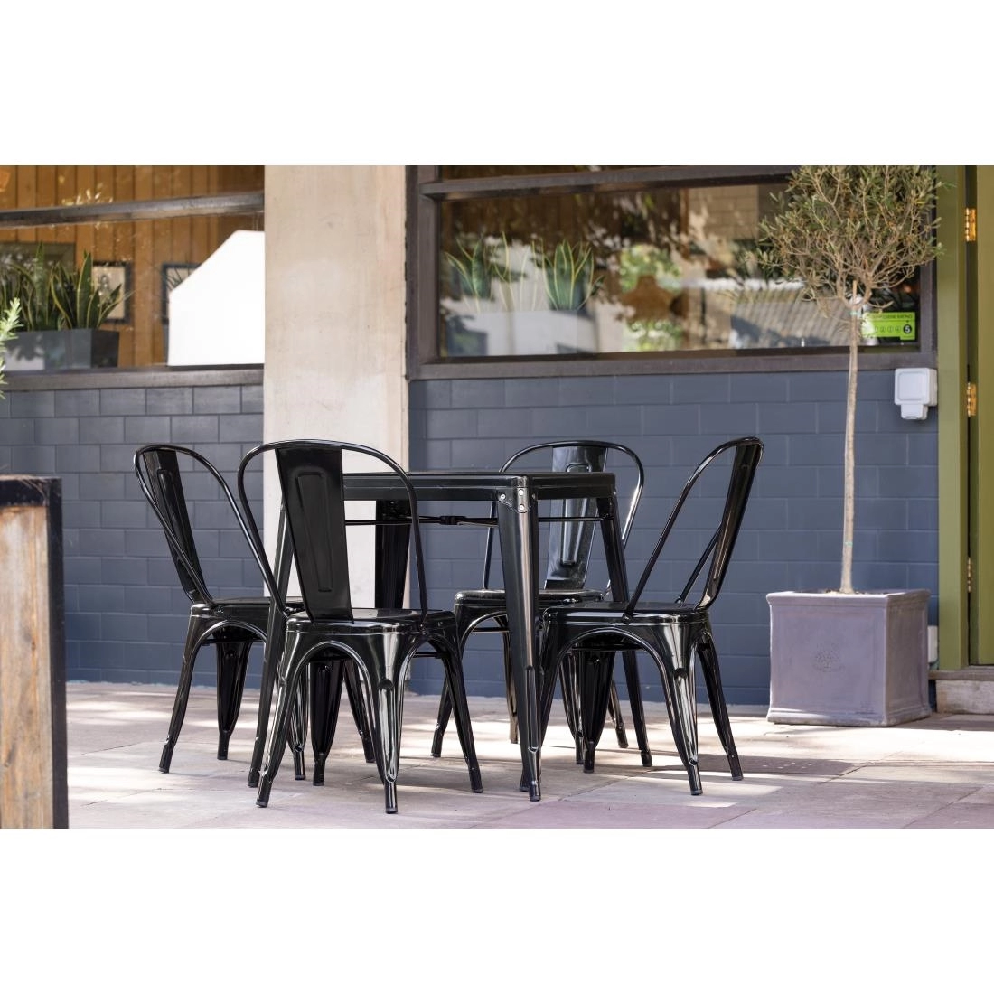 Een Bolero Bistro tafel vierkant 668mm zwart koop je bij Supplierz BV