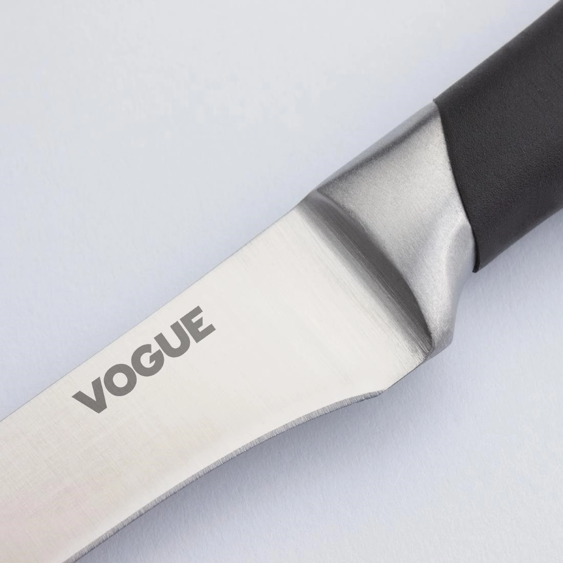 Een Vogue softgrip uitbeenmes 12,5cm koop je bij Supplierz BV