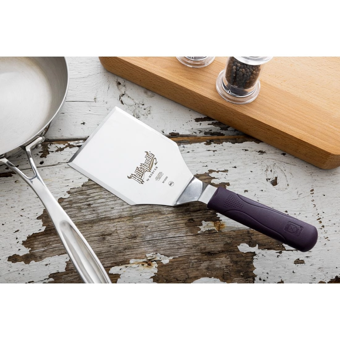 Buy your Mercer Culinary Hells Handle hittebestendige spatel heavy duty 12,5x10cm at Supplierz BV