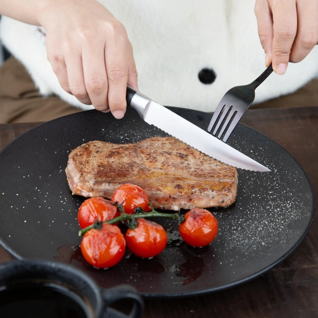 Een Olympia Premium Geklonken Steakmessen Met Zwarte Abs Handvatten (Set Van 6) koop je bij Supplierz BV