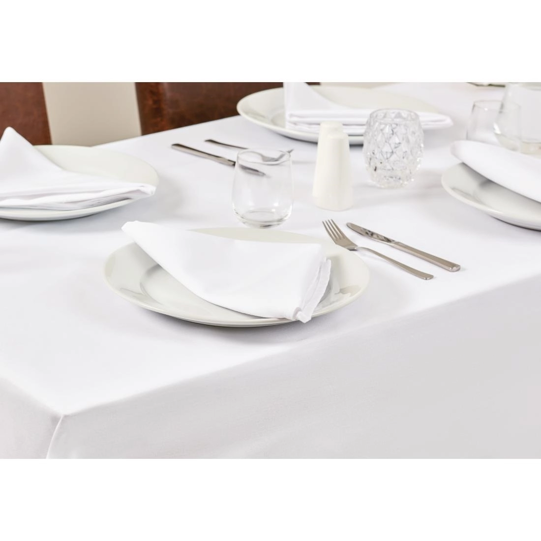 Vous pouvez acheter un Nappe blanche Mitre Essentials Occasions 1350 x 2300mm chez Supplierz BV