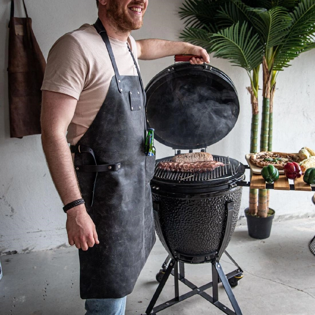 Een Boska Mr. Smith BBQ Schort Zwart koop je bij Supplierz BV