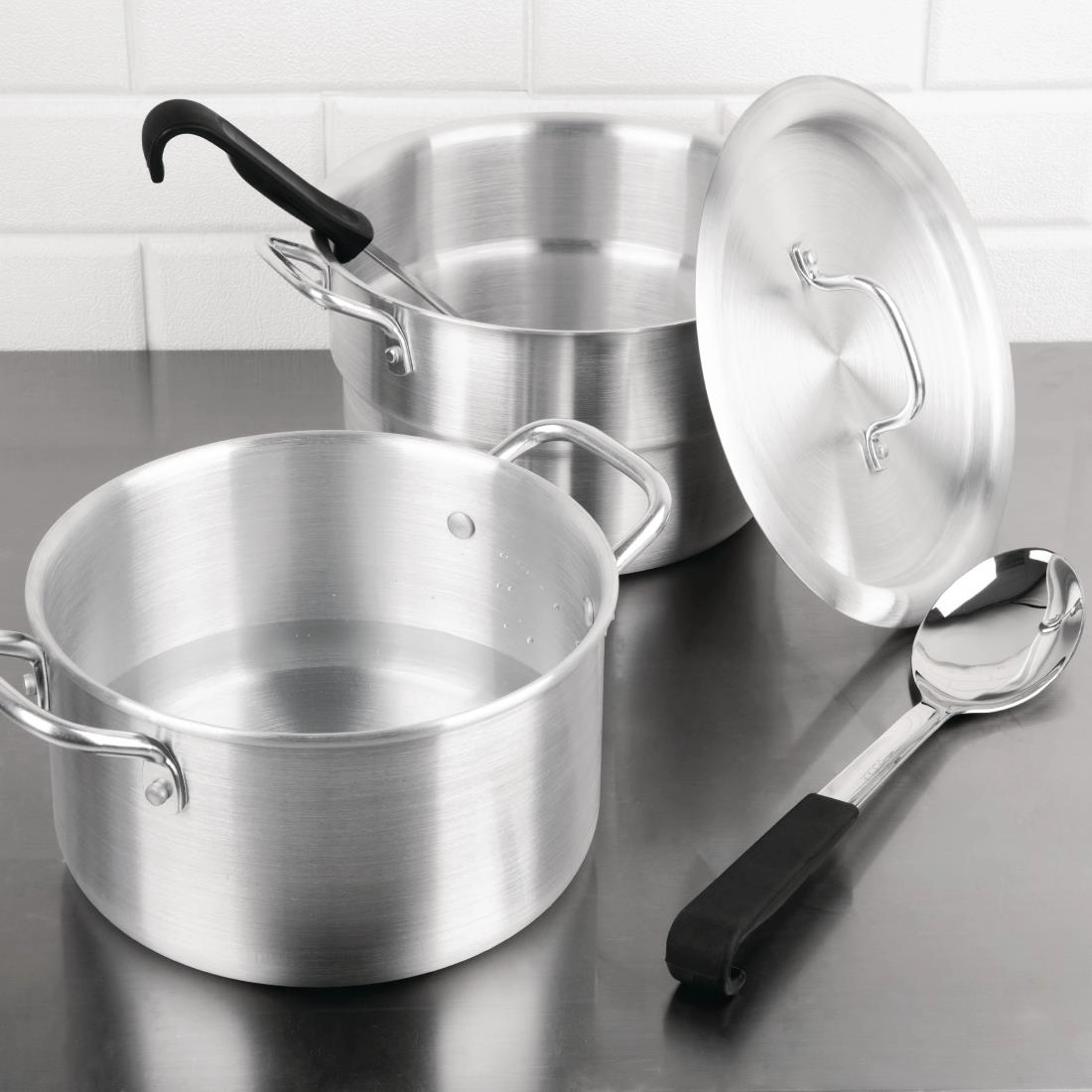 Een Vogue aluminium pan met au bain marie inzet 4L koop je bij Supplierz BV