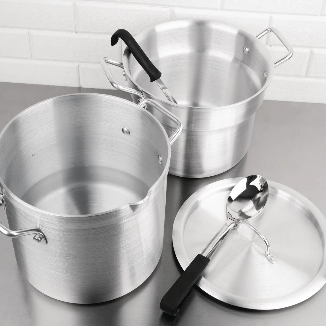 Een Vogue aluminium pan met au bain marie inzet 10L koop je bij Supplierz BV