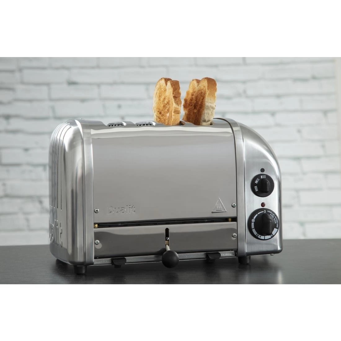 Sie können einen Dualit Kombi-Toaster 42174 Edelstahl 4 Schlitze bei Supplierz BV kaufen