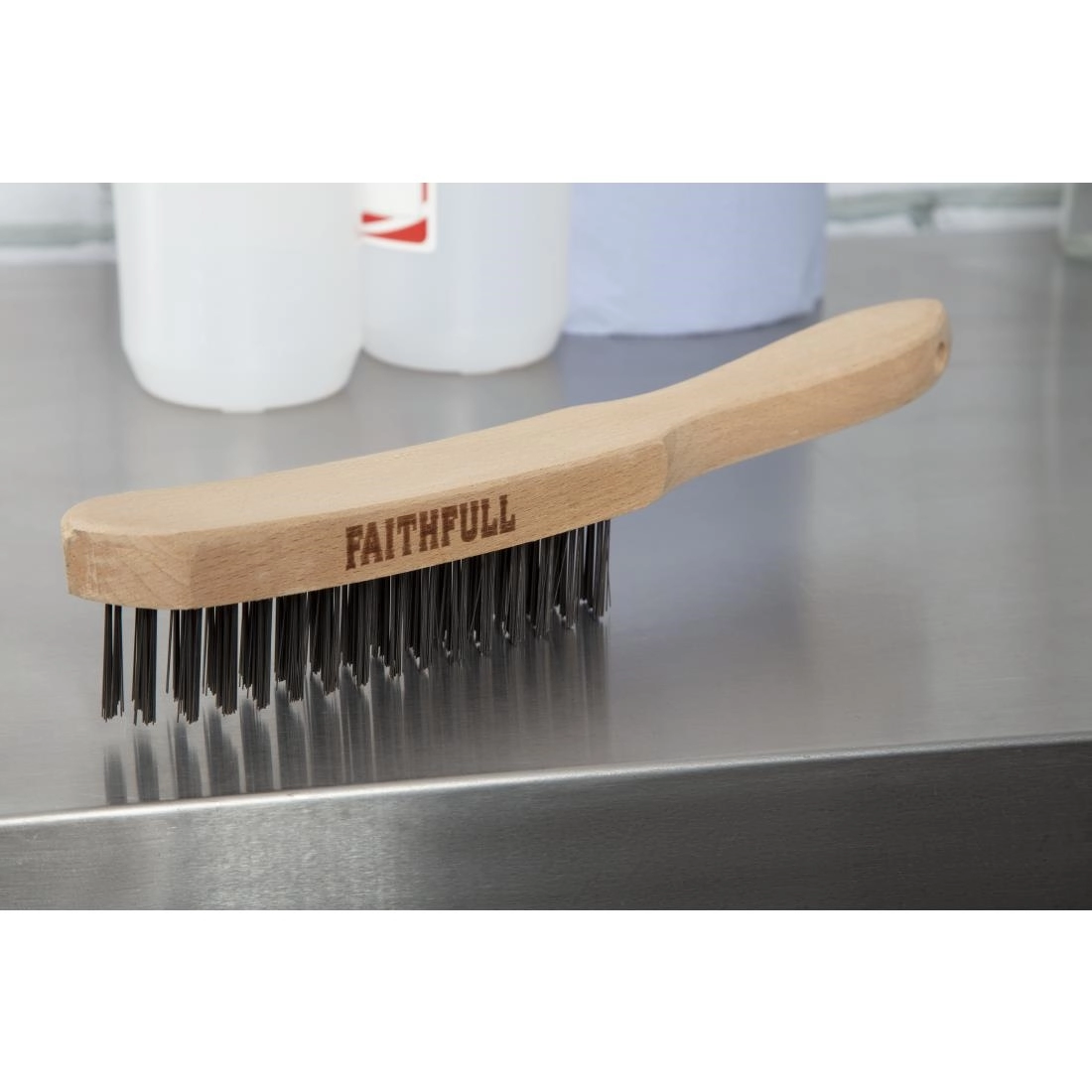 Vous pouvez acheter un Brosse métallique de grill chez Supplierz BV