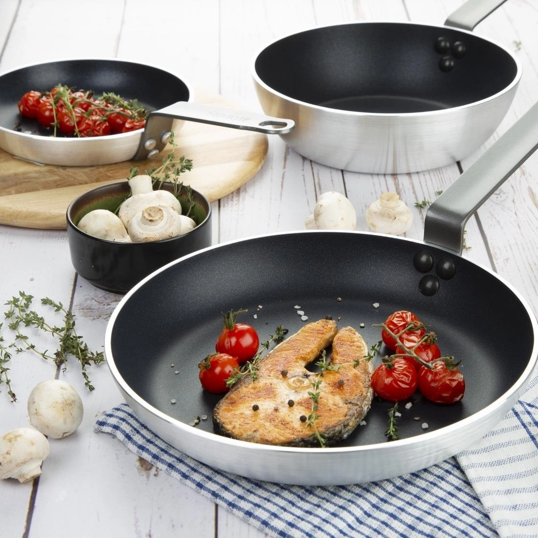 Buy your Vogue Cook Like A Pro 3-Delige Koekenpannen- En Sauteerpannenset Met Antiaanbaklaag at Supplierz BV