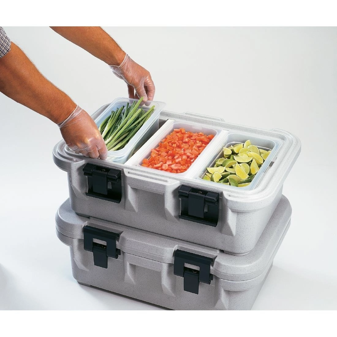 Een Cambro polypropyleen GN 1/3 bak 150mm koop je bij ShopXPress