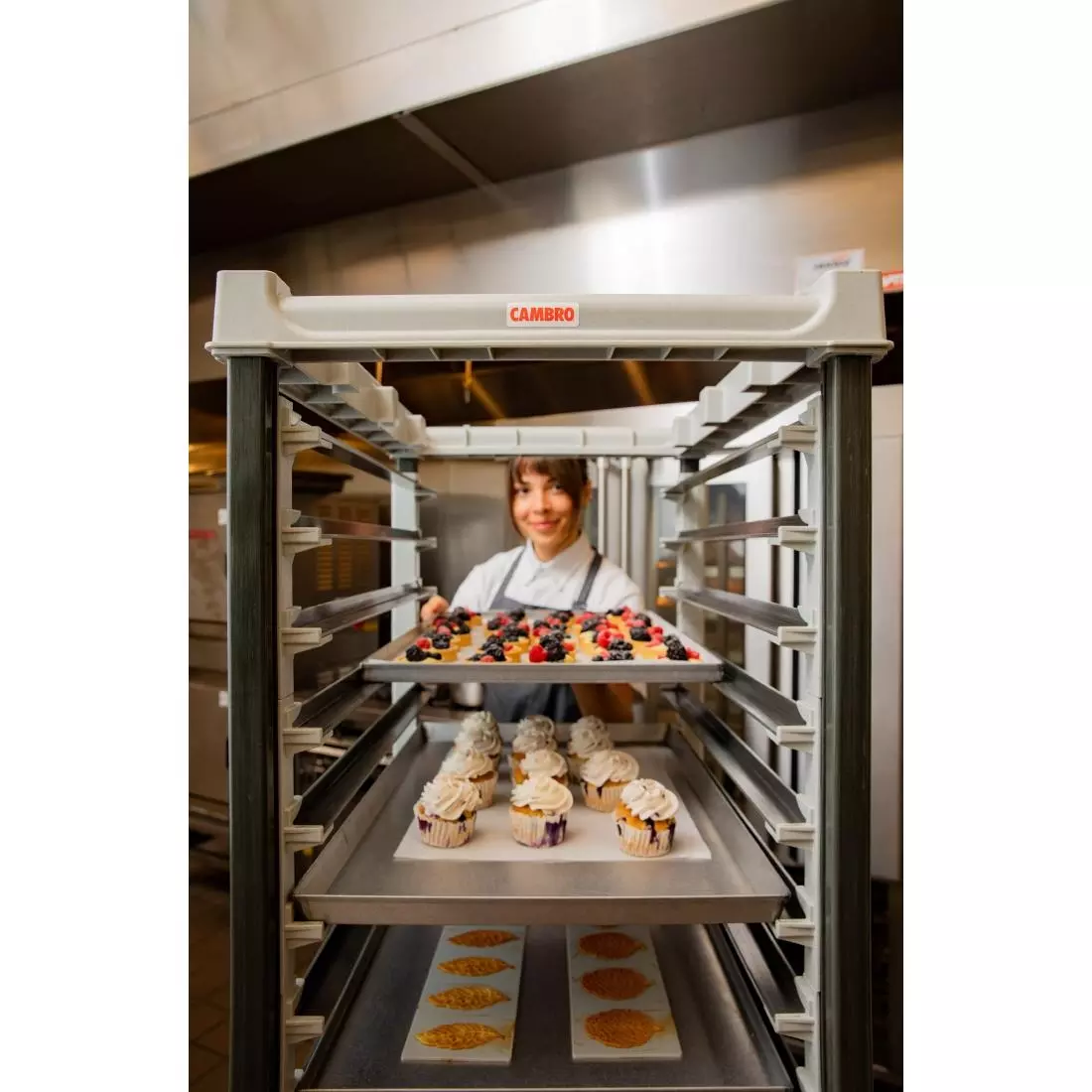 Een Cambro ultimate bakkerijwagen op volledige hoogte 600x400mm koop je bij ShopXPress