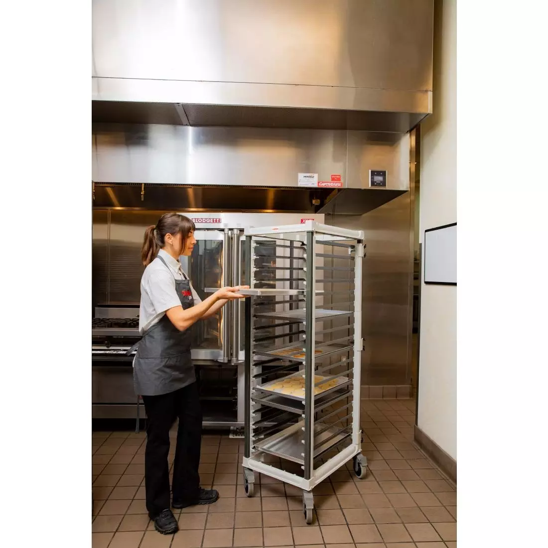 Een Cambro ultimate bakkerijwagen op volledige hoogte 600x400mm koop je bij ShopXPress