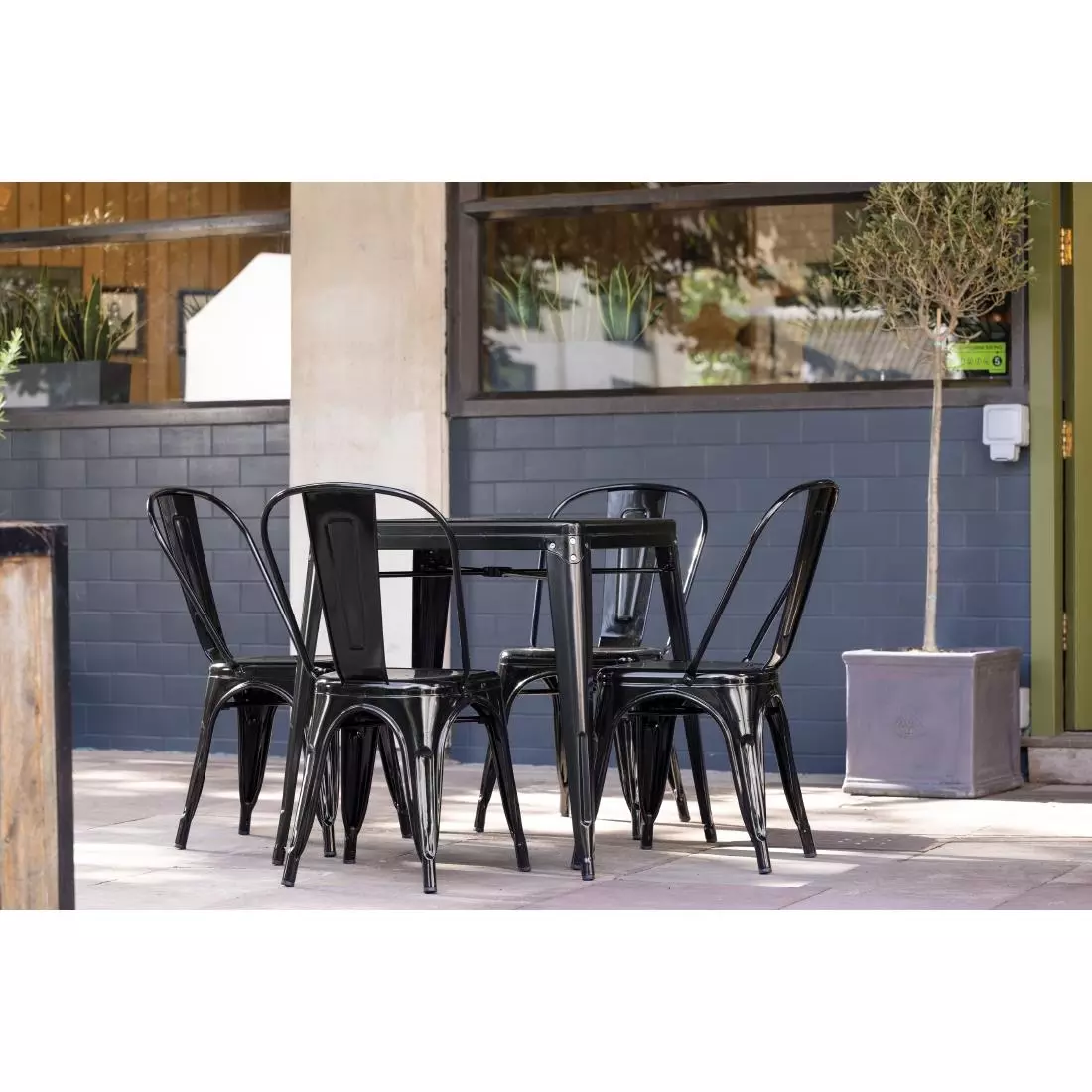 Een Bolero Bistro tafel vierkant 668mm zwart koop je bij ShopXPress