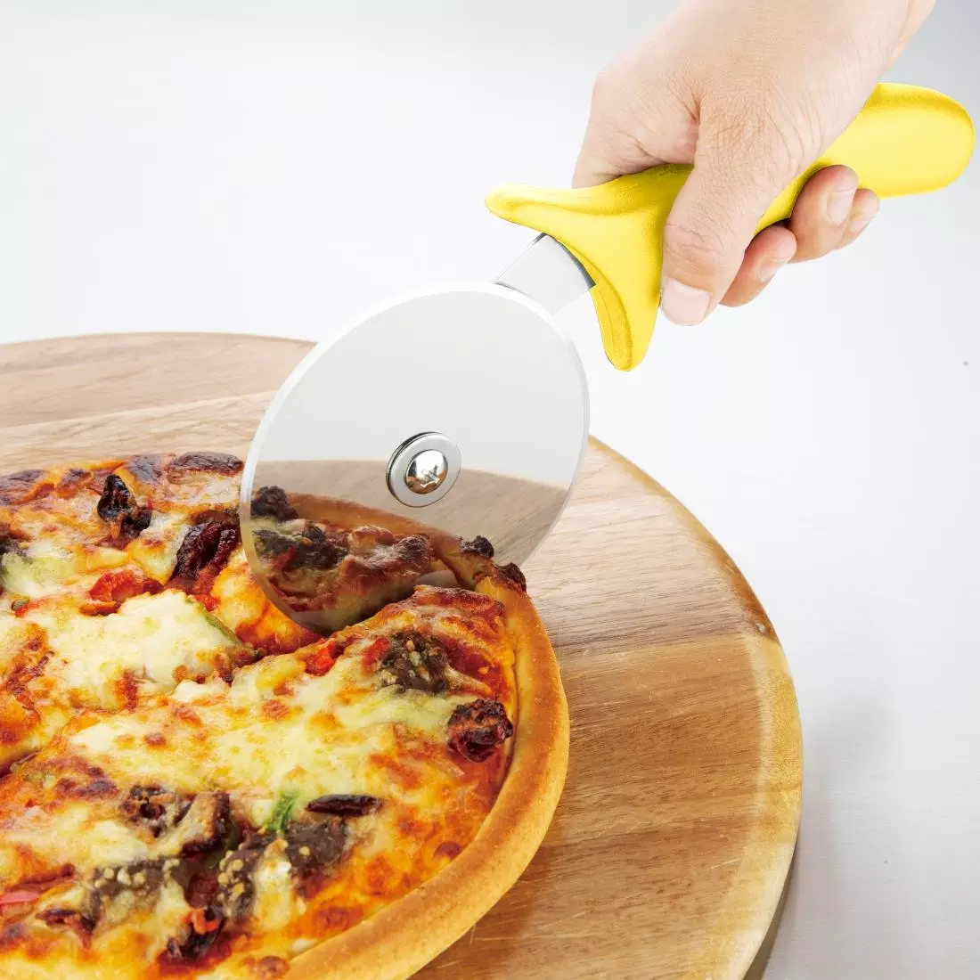 Een Hygiplas RVS pizzawiel geel 10cm koop je bij ShopXPress