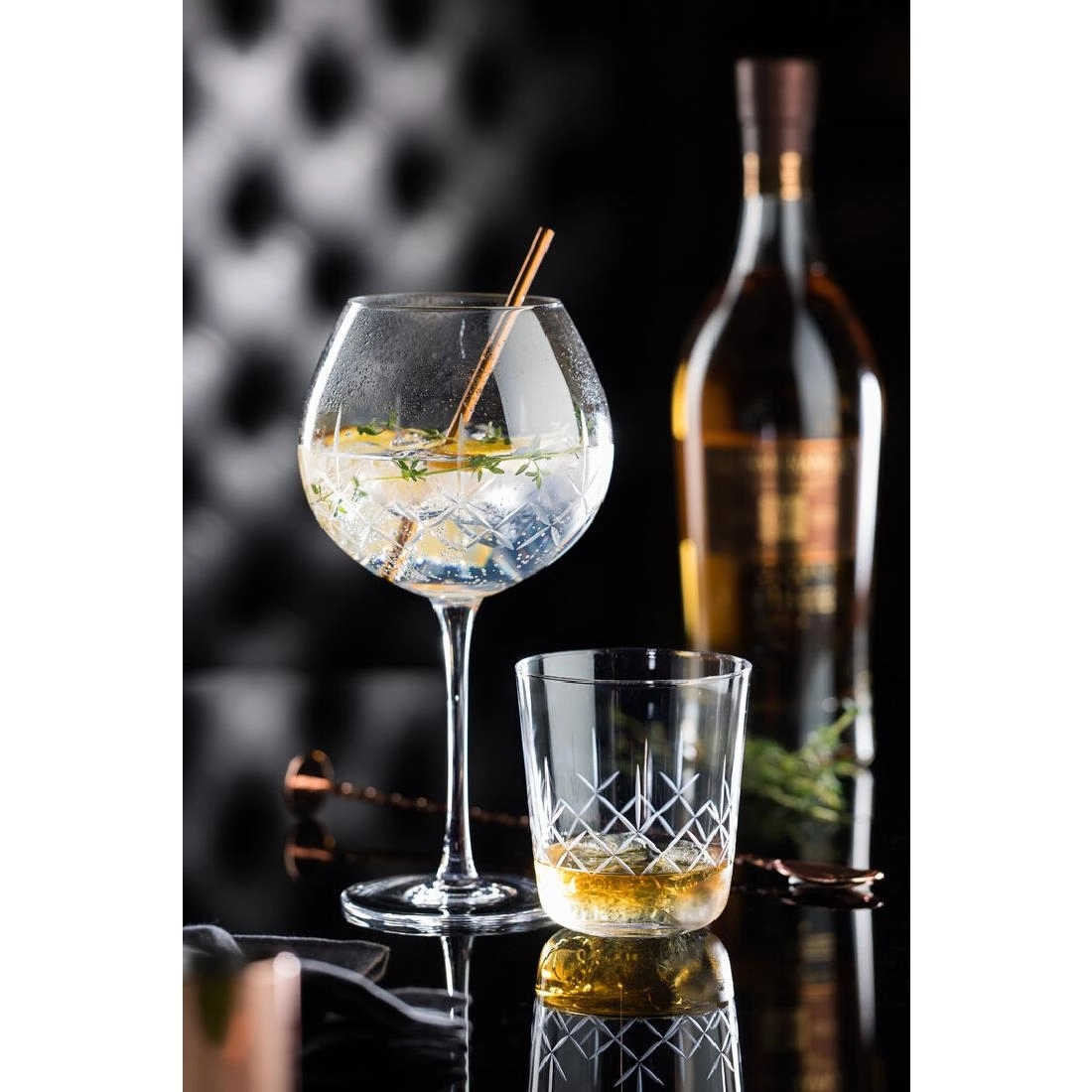 Een Utopia Raffles Vintage Gin 24,5 oz/70 cl (doos van 6) koop je bij ShopXPress