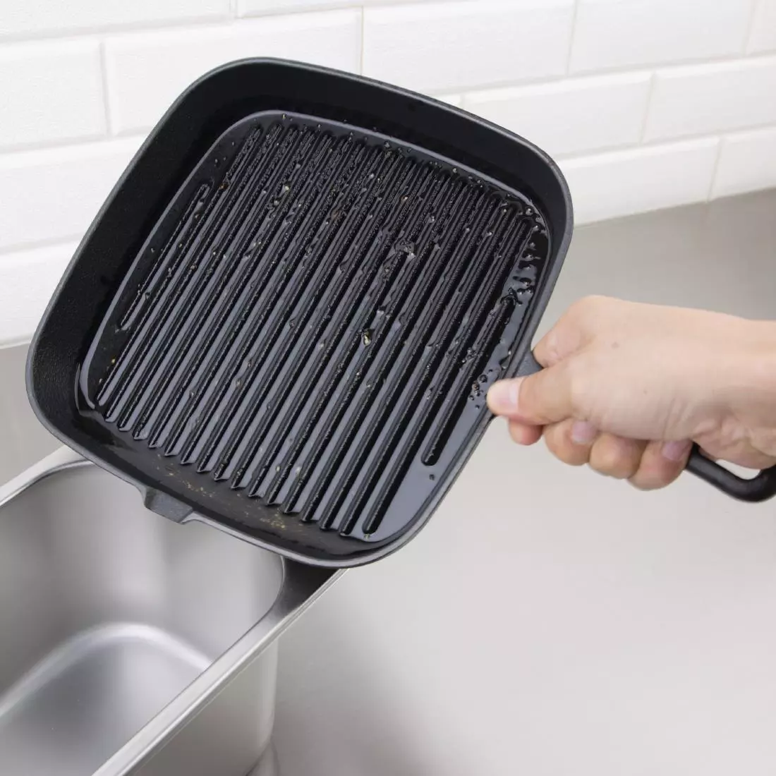 Een Vogue vierkante gietijzeren inductie grillpan 24,1cm koop je bij ShopXPress