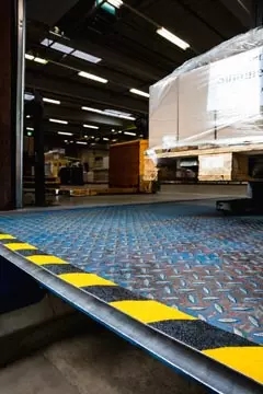 Een Durable Duraline antisliptape Grip+ 50 mm x 15 m, geel/zwart koop je bij ShopXPress