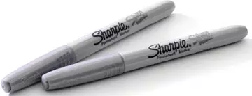 Een Sharpie permanente marker metallic zilver, fijne punt, op blister koop je bij ShopXPress