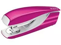 Een Leitz NeXXt WOW 5502 nietmachine, roze metallic, op blister koop je bij ShopXPress