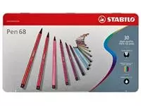 Een STABILO Pen 68 viltstift, metalen doos van 30 stiften in geassorteerde kleuren koop je bij ShopXPress