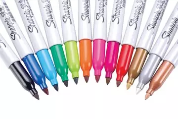 Een Sharpie permanent marker, fijne punt, blister van 4 stuks, geassorteerde kleuren koop je bij ShopXPress
