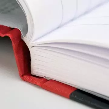 Een Oxford BLACK N' RED gebonden boek, 192 bladzijden, ft A4, gelijnd koop je bij ShopXPress