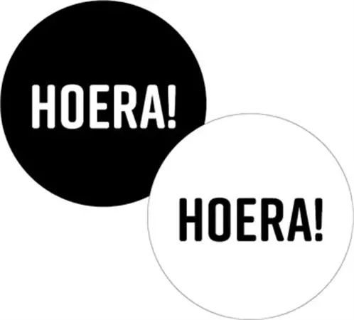 Een KP etiket "Hoera!", diameter 40 mm, 2 varianten, rol van 250 stuks koop je bij ShopXPress