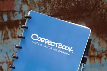 Een Correctbook A5 Original: uitwisbaar / herbruikbaar notitieboek, gelijnd, Earthy Blue (blauw) koop je bij ShopXPress