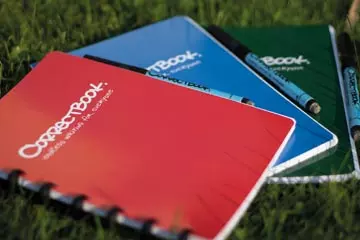 Een Correctbook A5 Original: uitwisbaar / herbruikbaar notitieboek, gelijnd, Horizon Red (rood) koop je bij ShopXPress