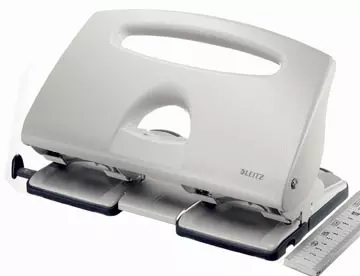 Een Leitz 4-gaats perforator perforator 5012: perforeert 25 blad koop je bij ShopXPress