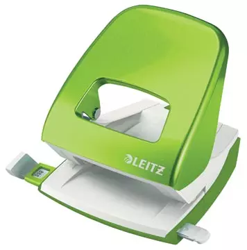 Een Leitz WOW perforator, 30 blad, groen, op blister koop je bij ShopXPress