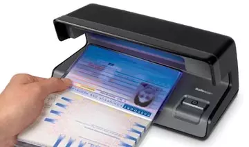 Een Safescan valsgelddetector 50, met UV valsgelddetectie, zwart koop je bij ShopXPress