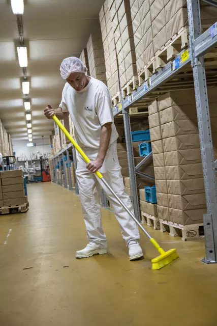 Een Veger Vikan zachte vezel 410mm wit koop je bij Kantoorboekhandel Van Atten