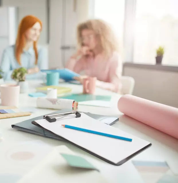 Een Klembord MAUL A5 staand hard kunststof PVC zwart koop je bij Friese Schrijfkamer