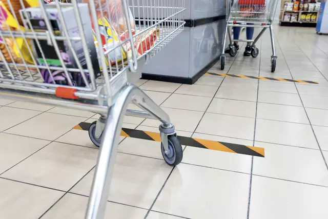 Een Vloermarkeringstape DURALINE 50mmx30m geel-zwart koop je bij Scheepstra Drachten