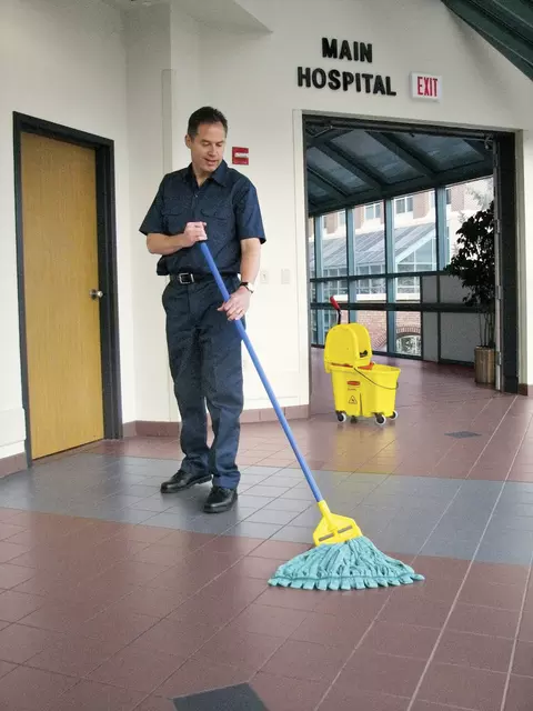 Een Spaanse mop Rubbermaid Web Foot microvezel groen koop je bij Supply Mij