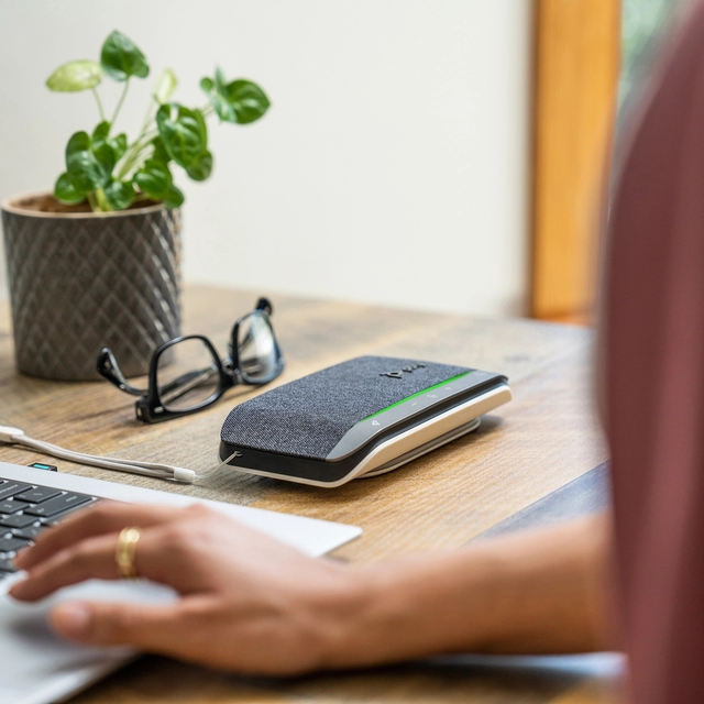 Een Speakerphone HP POLY Sync 20+ USB-C koop je bij Schellen Boek- en Kantoorboekhandel