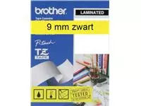 Een Labeltape Brother P-touch TZE-621 9mm zwart op geel koop je bij Schellen Boek- en Kantoorboekhandel