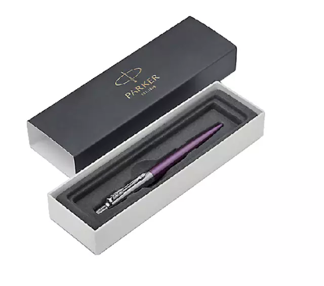 Een Balpen Parker Jotter Victoria violet CT medium koop je bij Schellen Boek- en Kantoorboekhandel