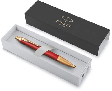 Een Parker IM Premium balpen, medium, in giftbox, Deep red (rood/goud) koop je bij Muys Kantoor & Kado