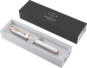 Een Parker IM Premium roller, fijn, in giftbox, Pearl (wit/goud) koop je bij Muys Kantoor & Kado