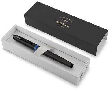 Een Parker IM Vibrant Rings vulpen fijn, zwart met blauwe accenten koop je bij Muys Kantoor & Kado