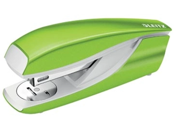 Een Leitz NeXXt WOW 5502 nietmachine, groen, op blister koop je bij Muys Kantoor & Kado