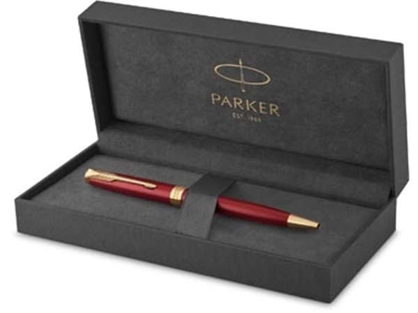 Een Parker Sonnet balpen, rood/goud, medium, in giftbox koop je bij Muys Kantoor & Kado